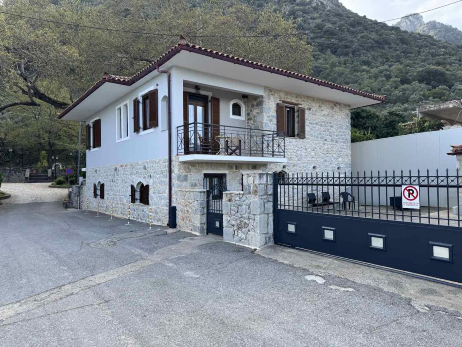 Villa Iris Misztrász Kültér fotó